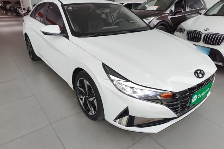 Used Hyundai Elantra 2022 1.5L CVT GLX Elite Edition Front Right 45 Deg
