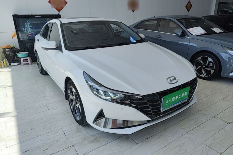 Used Hyundai Elantra 2022 1.5L CVT GLX Elite Edition Front Right 45 Deg