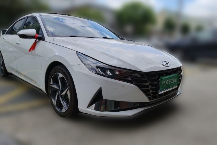 Used Hyundai Elantra 2022 1.5L CVT LUX Prestige Edition Front Right 45 Deg