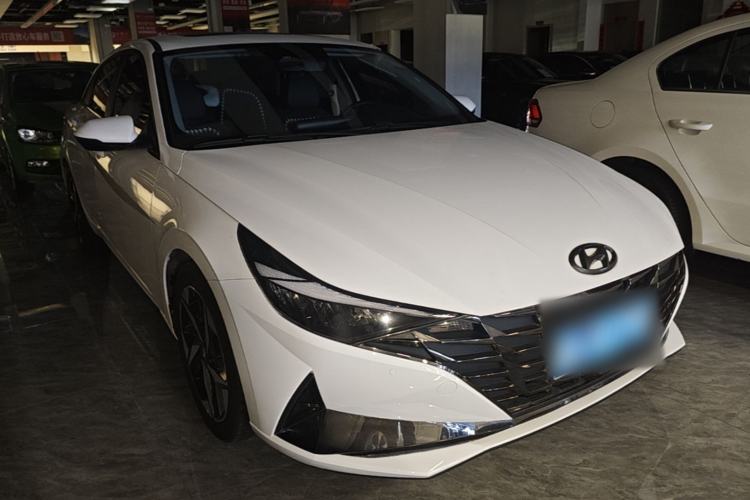 Used Hyundai Elantra 2022 1.5L CVT LUX Prestige Edition Front Right 45 Deg