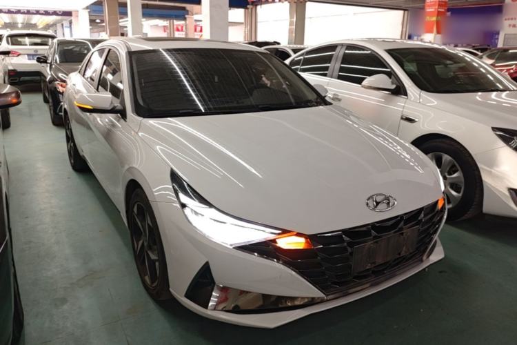 Used Hyundai Elantra 2022 1.5L CVT GLX Elite Edition Front Right 45 Deg