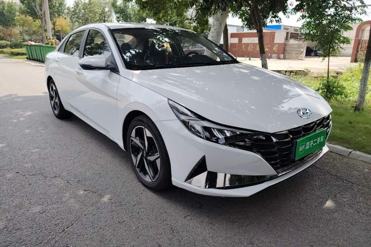 Used Hyundai Elantra 2022 1.5L CVT GLX Elite Edition Front Right 45 Deg