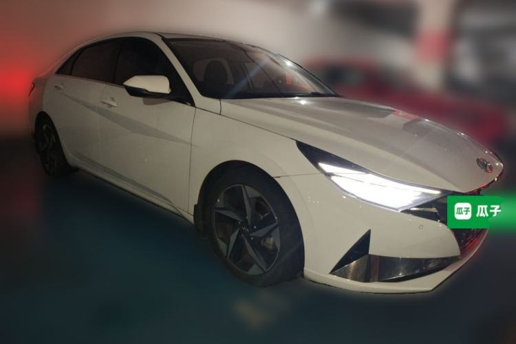 Used Hyundai Elantra 2022 1.5L CVT GLX Elite Edition Front Right 45 Deg