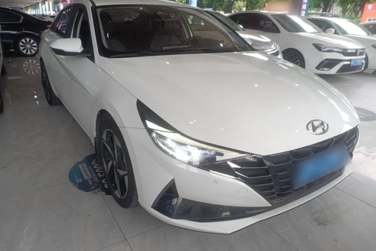Used Hyundai Elantra 2022 1.5L CVT LUX Prestige Edition Front Right 45 Deg