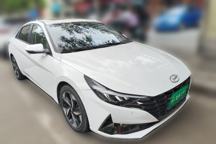 Used Hyundai Elantra 2022 1.5L CVT GLX Elite Edition Front Right 45 Deg