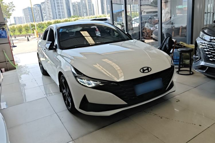 Used Hyundai Elantra 2022 1.5L CVT 20th Anniversary Edition Front Right 45 Deg