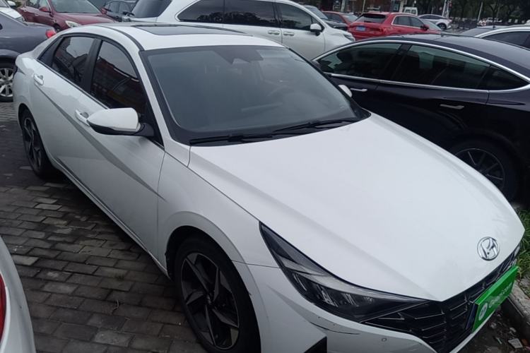 Used Hyundai Elantra 2022 1.5L CVT LUX Prestige Edition Front Right 45 Deg