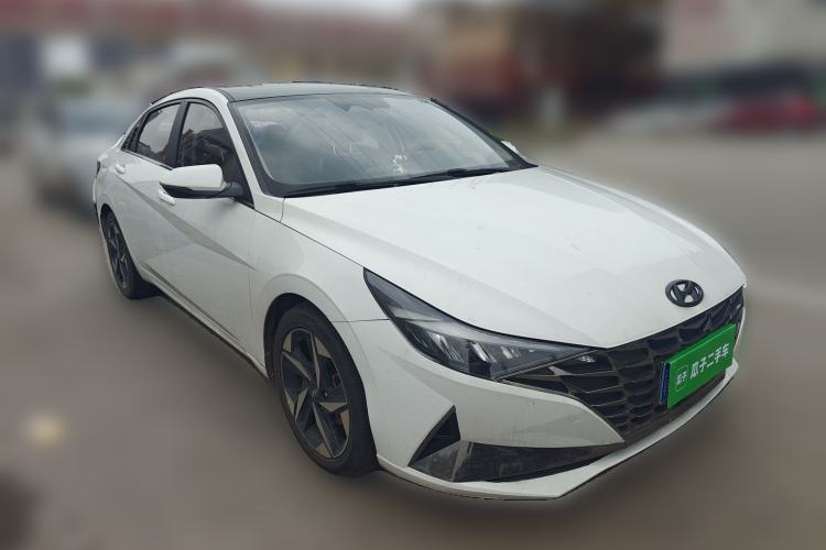 Used Hyundai Elantra 2022 1.5L CVT LUX Prestige Edition Front Right 45 Deg