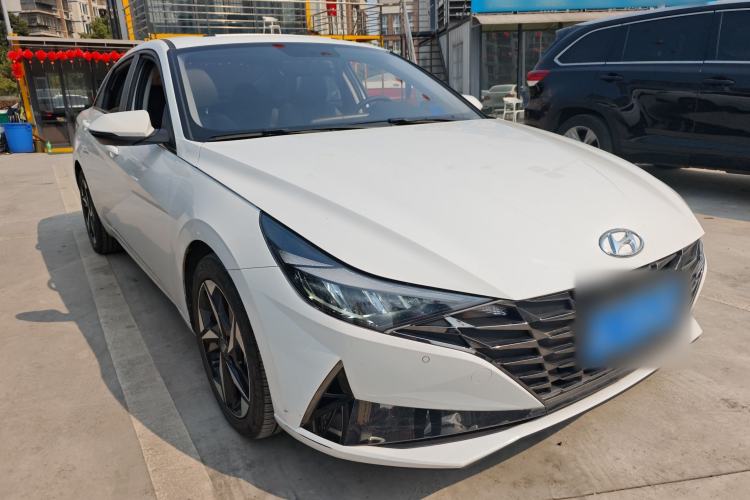 Used Hyundai Elantra 2022 1.5L CVT GLX Elite Edition Front Right 45 Deg