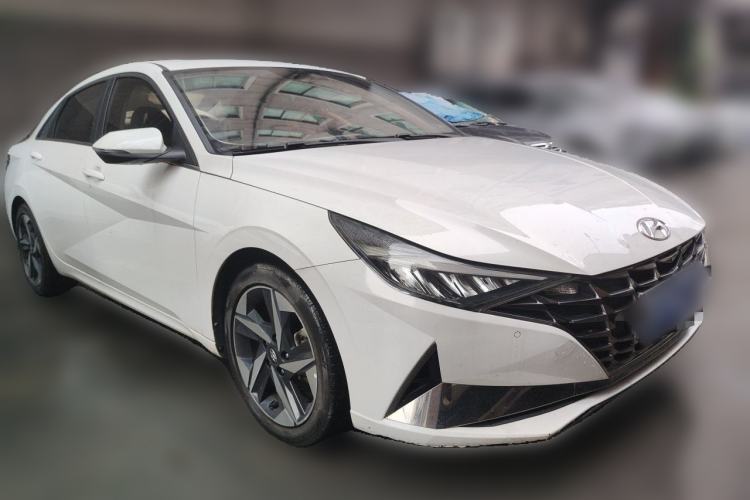 Used Hyundai Elantra 2022 1.5L CVT GLX Elite Edition Front Right 45 Deg