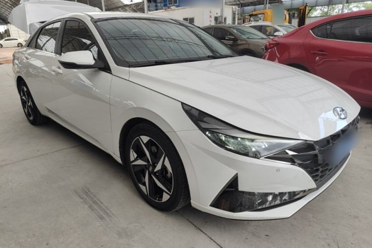 Used Hyundai Elantra 2022 1.5L CVT GLX Elite Edition Front Right 45 Deg