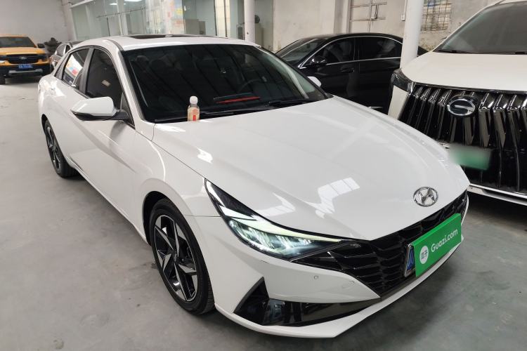 Used Hyundai Elantra 2022 1.5L CVT LUX Prestige Edition Front Right 45 Deg