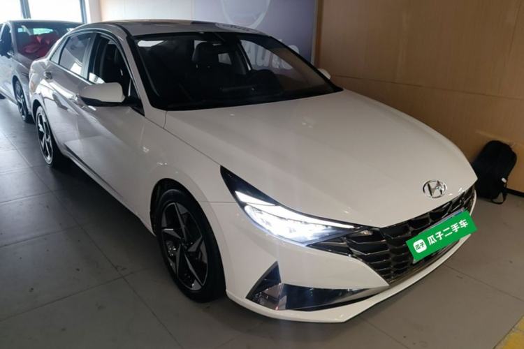 Used Hyundai Elantra 2022 1.5L CVT GLX Elite Edition Front Right 45 Deg