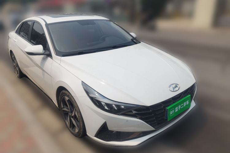 Used Hyundai Elantra 2022 1.5L CVT GLX Elite Edition Front Right 45 Deg