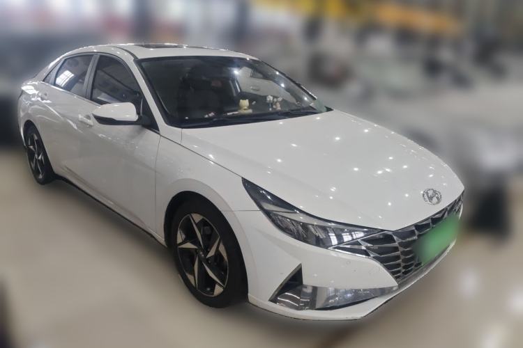 Used Hyundai Elantra 2022 1.5L CVT GLX Elite Edition Front Right 45 Deg