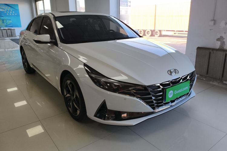Used Hyundai Elantra 2022 1.5L CVT LUX Prestige Edition Front Right 45 Deg