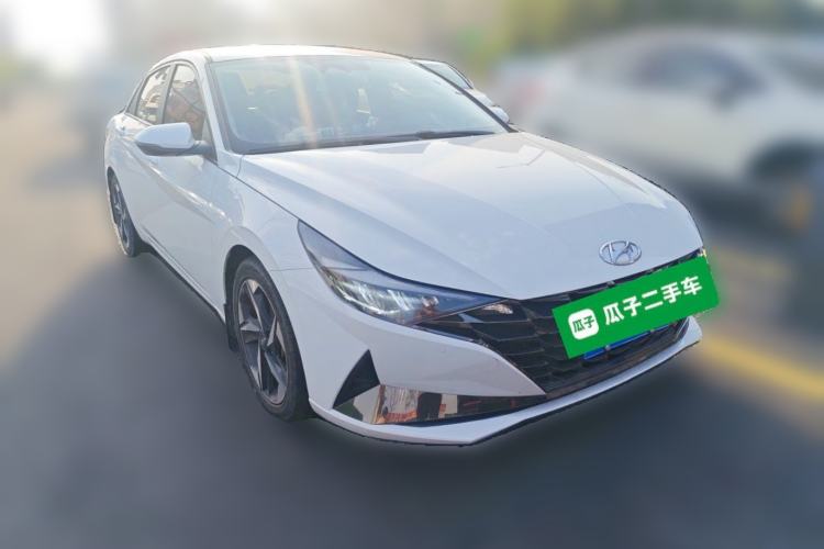 Used Hyundai Elantra 2022 1.5L CVT LUX Prestige Edition Front Right 45 Deg