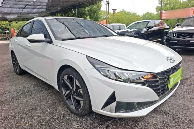 Used Hyundai Elantra 2022 1.5L CVT GLX Elite Edition Front Right 45 Deg