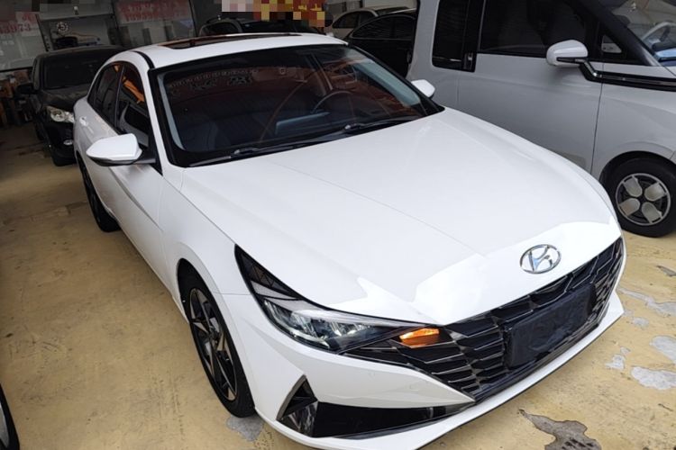 Used Hyundai Elantra 2022 1.5L CVT GLX Elite Edition Front Right 45 Deg
