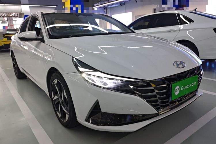 Used Hyundai Elantra 2022 1.5L CVT LUX Prestige Edition Front Right 45 Deg
