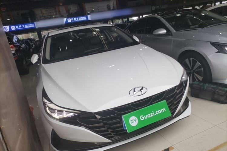 Used Hyundai Elantra 2022 1.5L CVT LUX Prestige Edition Front Right 45 Deg
