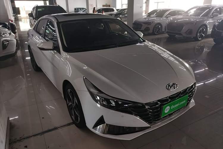 Used Hyundai Elantra 2022 1.5L CVT GLX Elite Edition Front Right 45 Deg