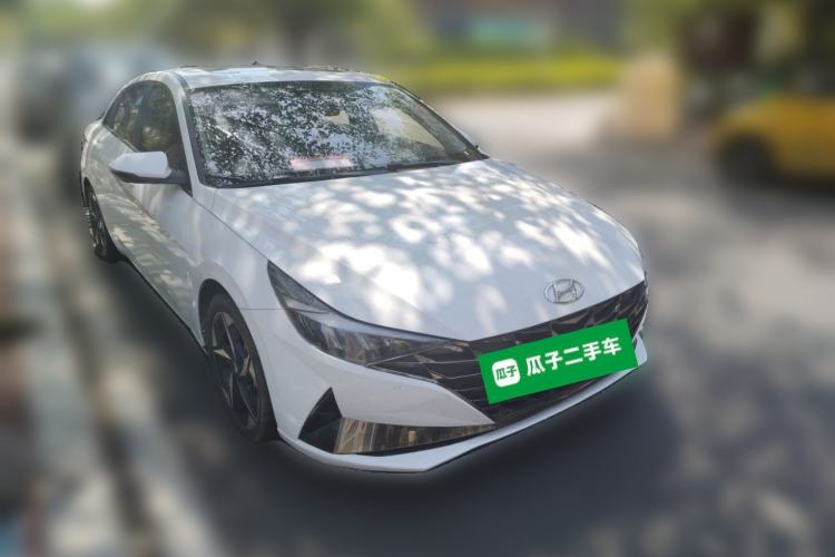 Used Hyundai Elantra 2022 1.5L CVT LUX Prestige Edition Front Right 45 Deg