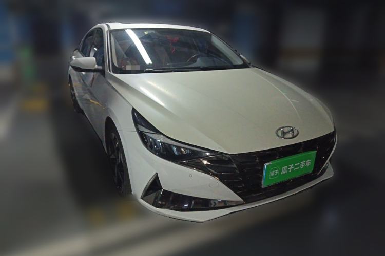 Used Hyundai Elantra 2022 1.5L CVT GLX Elite Edition Front Right 45 Deg