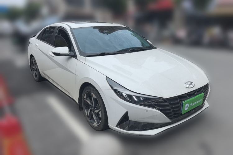 Used Hyundai Elantra 2022 1.5L CVT LUX Prestige Edition Front Right 45 Deg