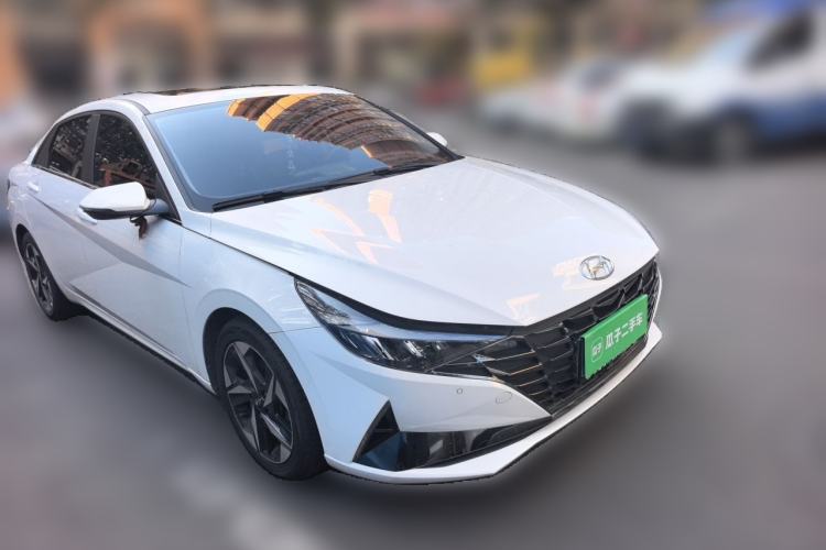 Used Hyundai Elantra 2022 1.5L CVT LUX Prestige Edition Front Right 45 Deg