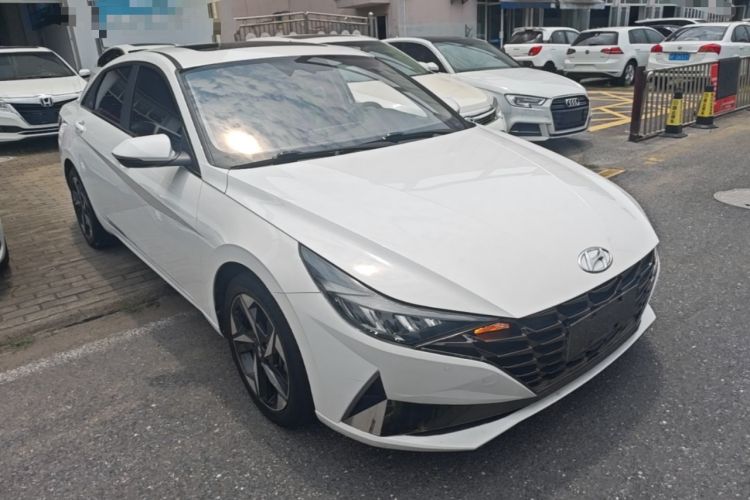 Used Hyundai Elantra 2022 1.5L CVT LUX Prestige Edition Front Right 45 Deg