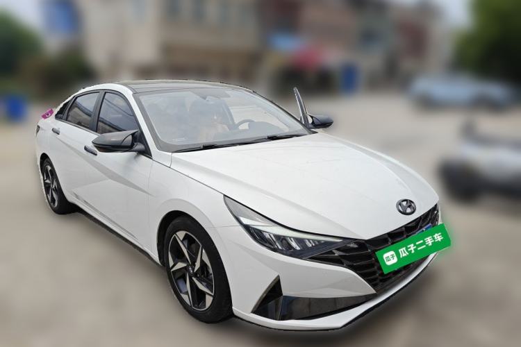 Used Hyundai Elantra 2022 1.5L CVT LUX Prestige Edition Front Right 45 Deg