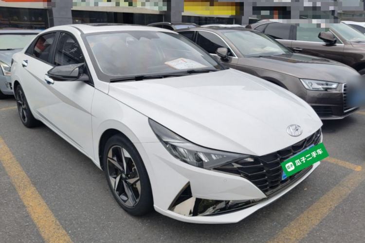 Used Hyundai Elantra 2022 1.5L CVT LUX Prestige Edition Front Right 45 Deg