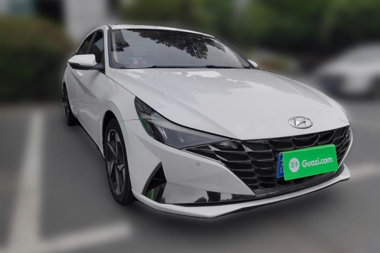 Used Hyundai Elantra 2022 1.5L CVT GLX Elite Edition Front Right 45 Deg