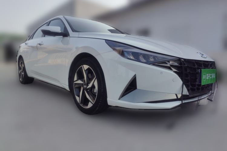 Used Hyundai Elantra 2022 1.5L CVT LUX Prestige Edition Front Right 45 Deg