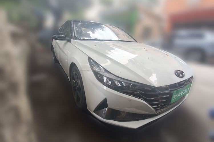 Used Hyundai Elantra 2022 1.5L CVT LUX Prestige Edition Front Right 45 Deg