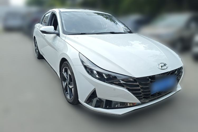 Used Hyundai Elantra 2022 1.5L CVT GLX Elite Edition Front Right 45 Deg