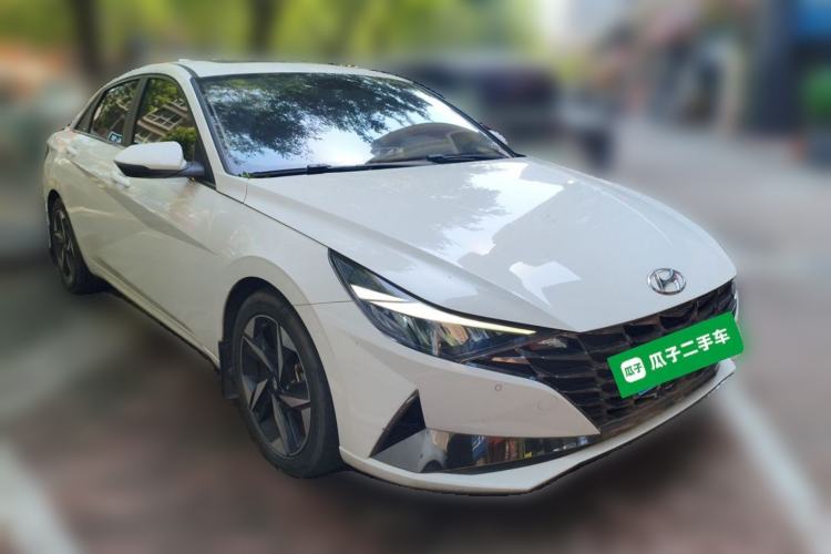 Used Hyundai Elantra 2022 1.5L CVT GLX Elite Edition Front Right 45 Deg