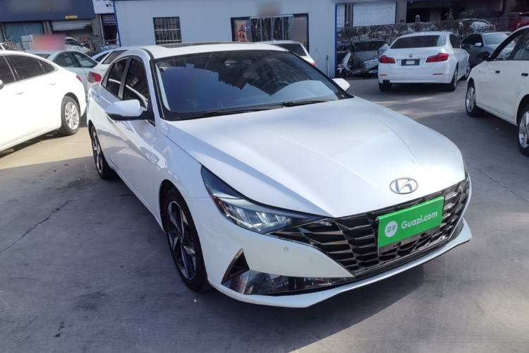 Used Hyundai Elantra 2022 1.5L CVT LUX Prestige Edition Front Right 45 Deg
