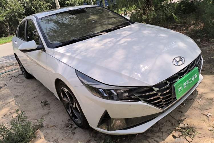 Used Hyundai Elantra 2022 1.5L CVT GLX Elite Edition Front Right 45 Deg