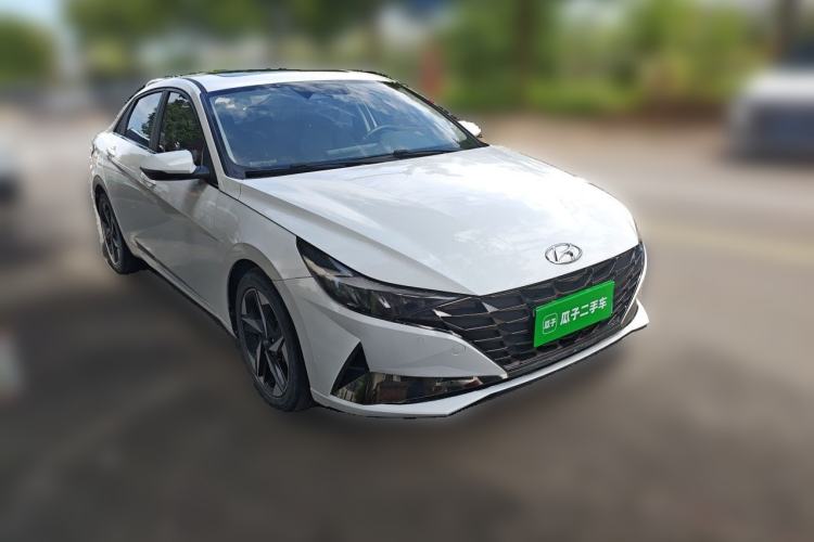 Used Hyundai Elantra 2022 1.5L CVT LUX Prestige Edition Front Right 45 Deg