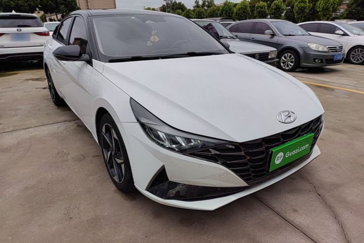 Used Hyundai Elantra 2022 1.5L CVT LUX Prestige Edition Front Right 45 Deg