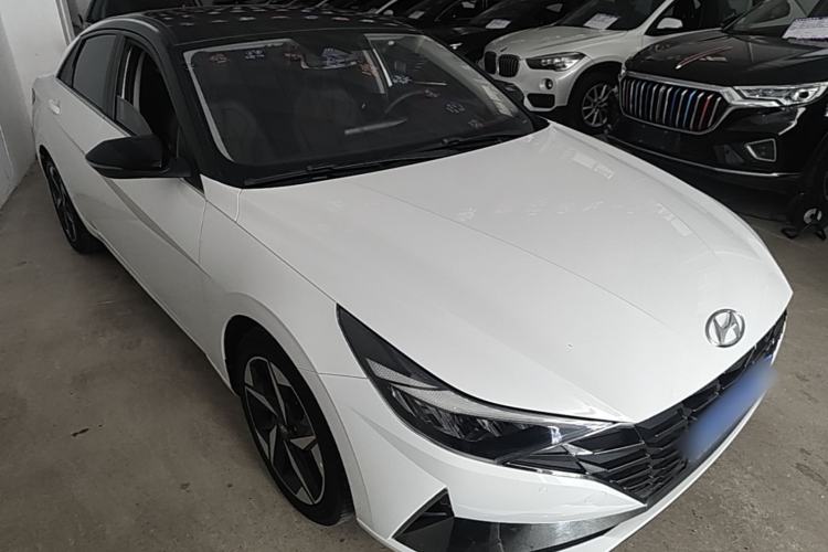 Used Hyundai Elantra 2022 1.5L CVT LUX Prestige Edition Front Right 45 Deg