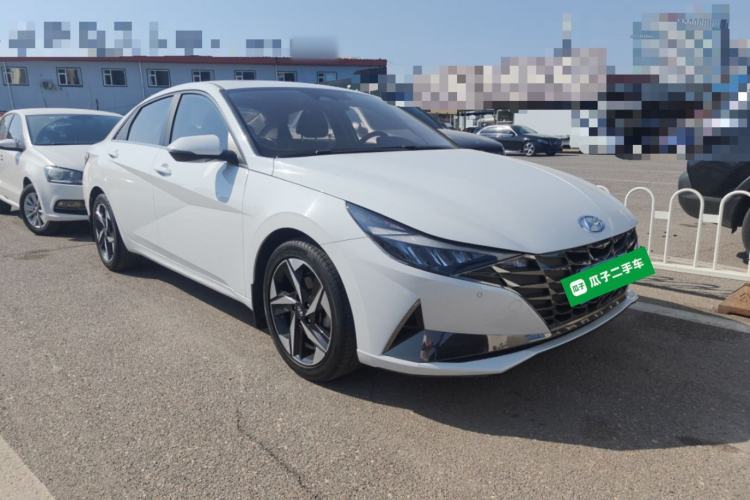 Used Hyundai Elantra 2022 1.5L CVT LUX Prestige Edition Front Right 45 Deg