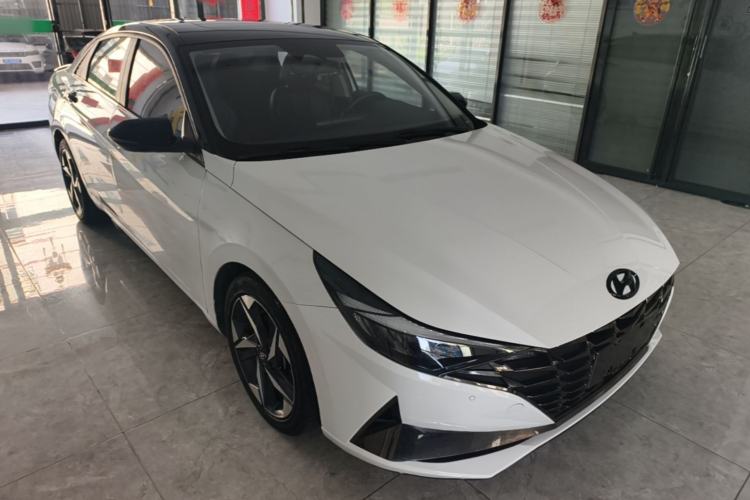 Used Hyundai Elantra 2022 1.5L CVT LUX Prestige Edition Front Right 45 Deg