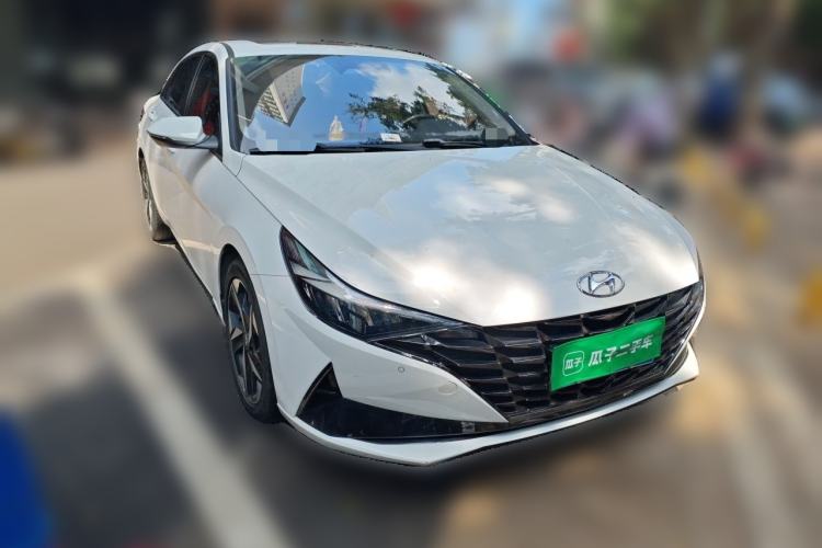 Used Hyundai Elantra 2022 1.5L CVT LUX Prestige Edition Front Right 45 Deg