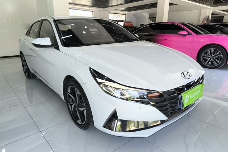 Used Hyundai Elantra 2022 1.5L CVT LUX Prestige Edition Front Right 45 Deg