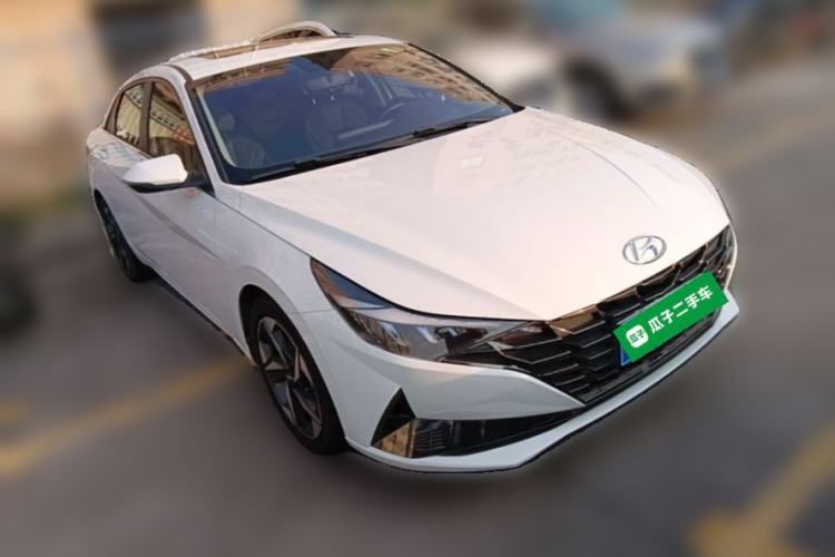 Used Hyundai Elantra 2022 1.5L CVT GLX Elite Edition Front Right 45 Deg