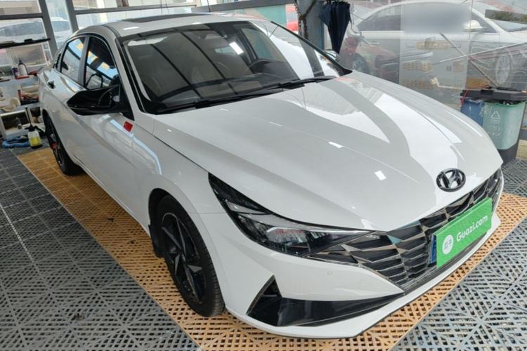Used Hyundai Elantra 2022 1.5L CVT LUX Prestige Edition Front Right 45 Deg