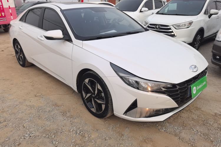 Used Hyundai Elantra 2022 1.5L CVT GLX Elite Edition Front Right 45 Deg